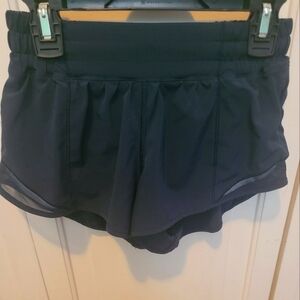 Lululemon hotty hot 2.5 short